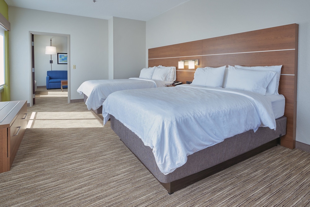 holiday inn express and suites akron regional airp