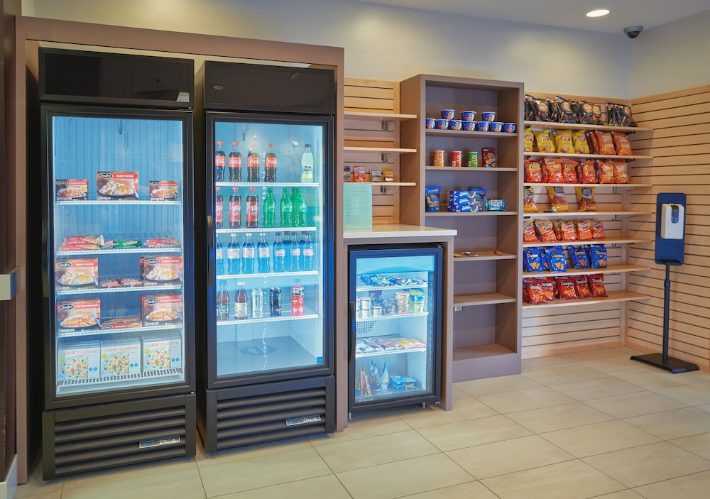 holiday inn express and suites akron regional airp