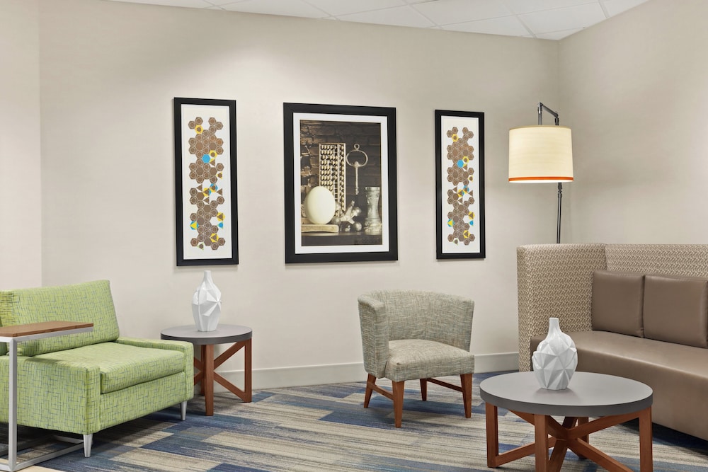 holiday inn express and suites akron regional airp