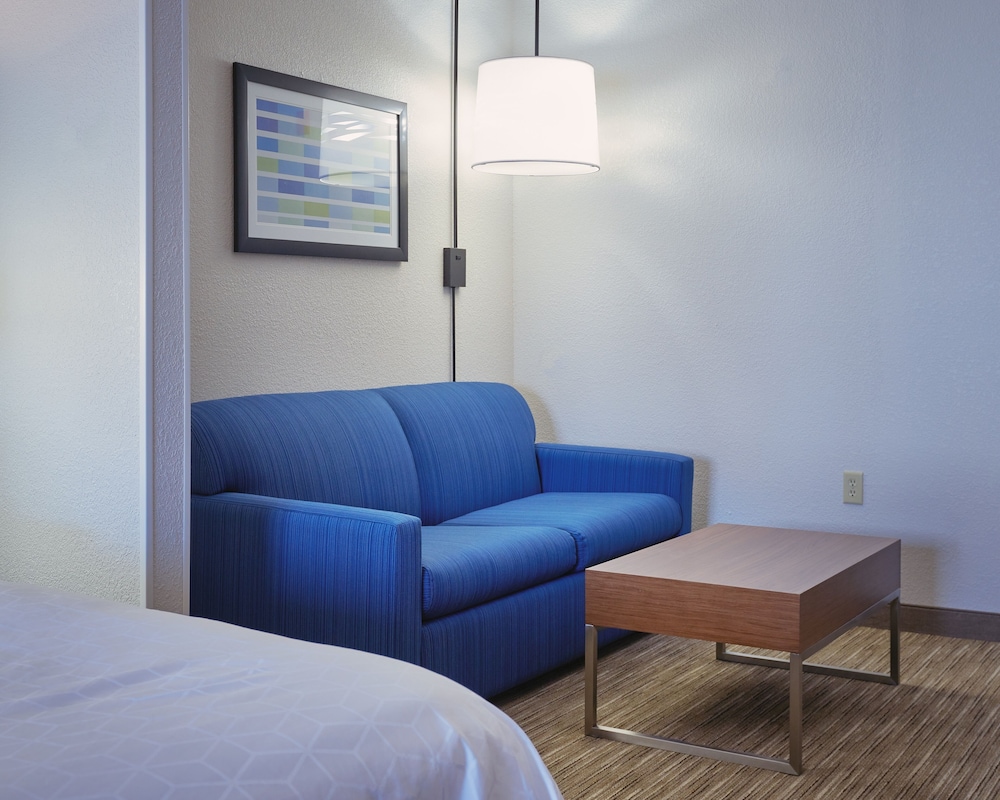 holiday inn express and suites akron regional airp