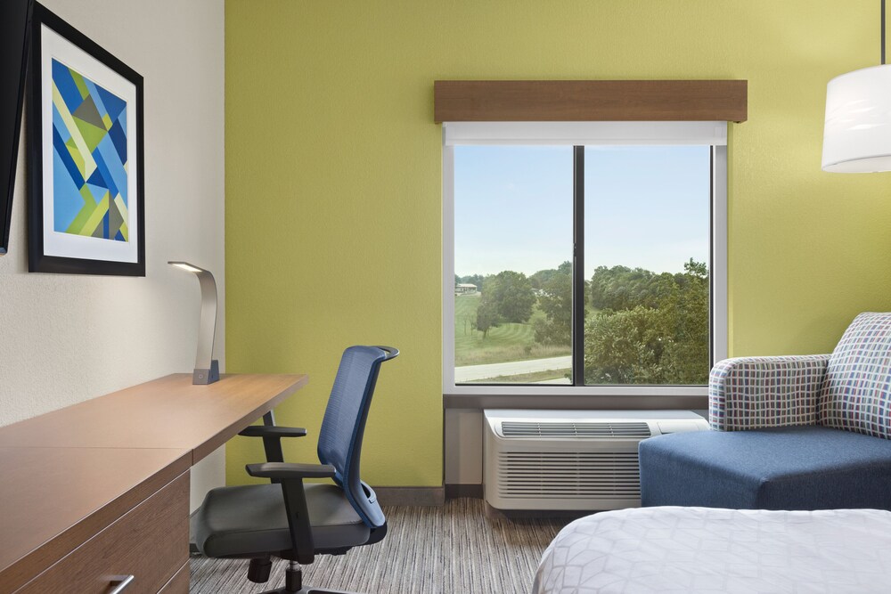 holiday inn express and suites akron regional airp