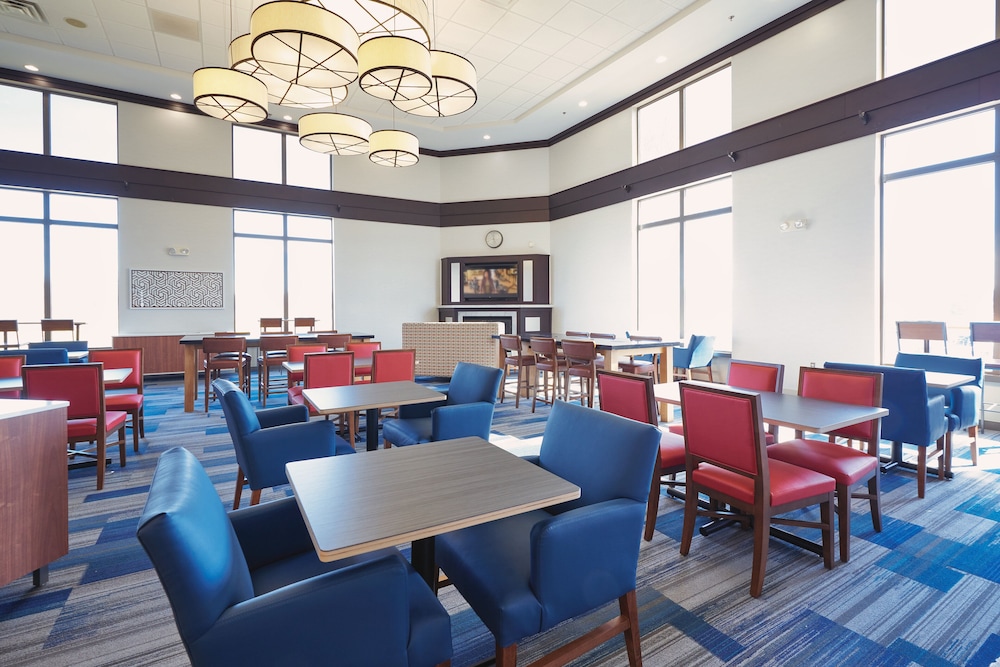 holiday inn express and suites akron regional airp