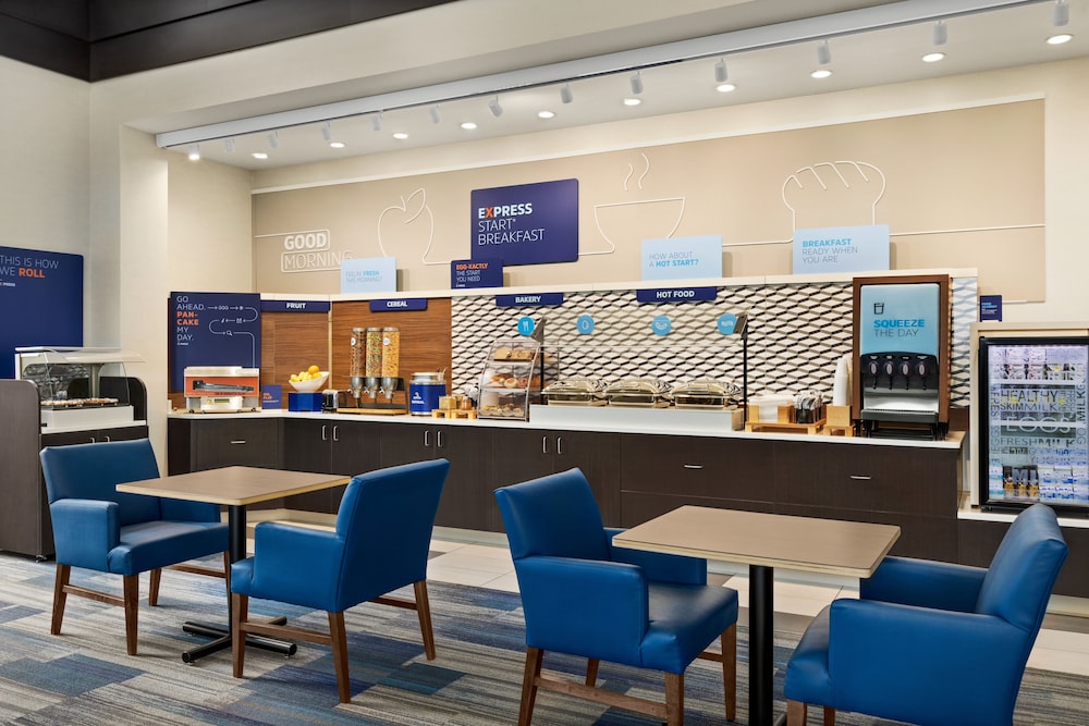 holiday inn express and suites akron regional airp