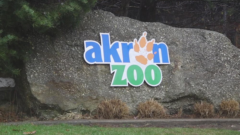 holiday inn express and suites akron regional airp