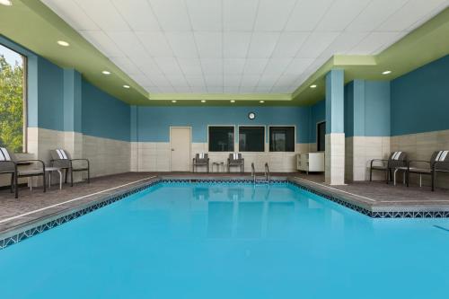 holiday inn express and suites akron regional airp