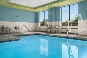 holiday inn express and suites akron regional airp