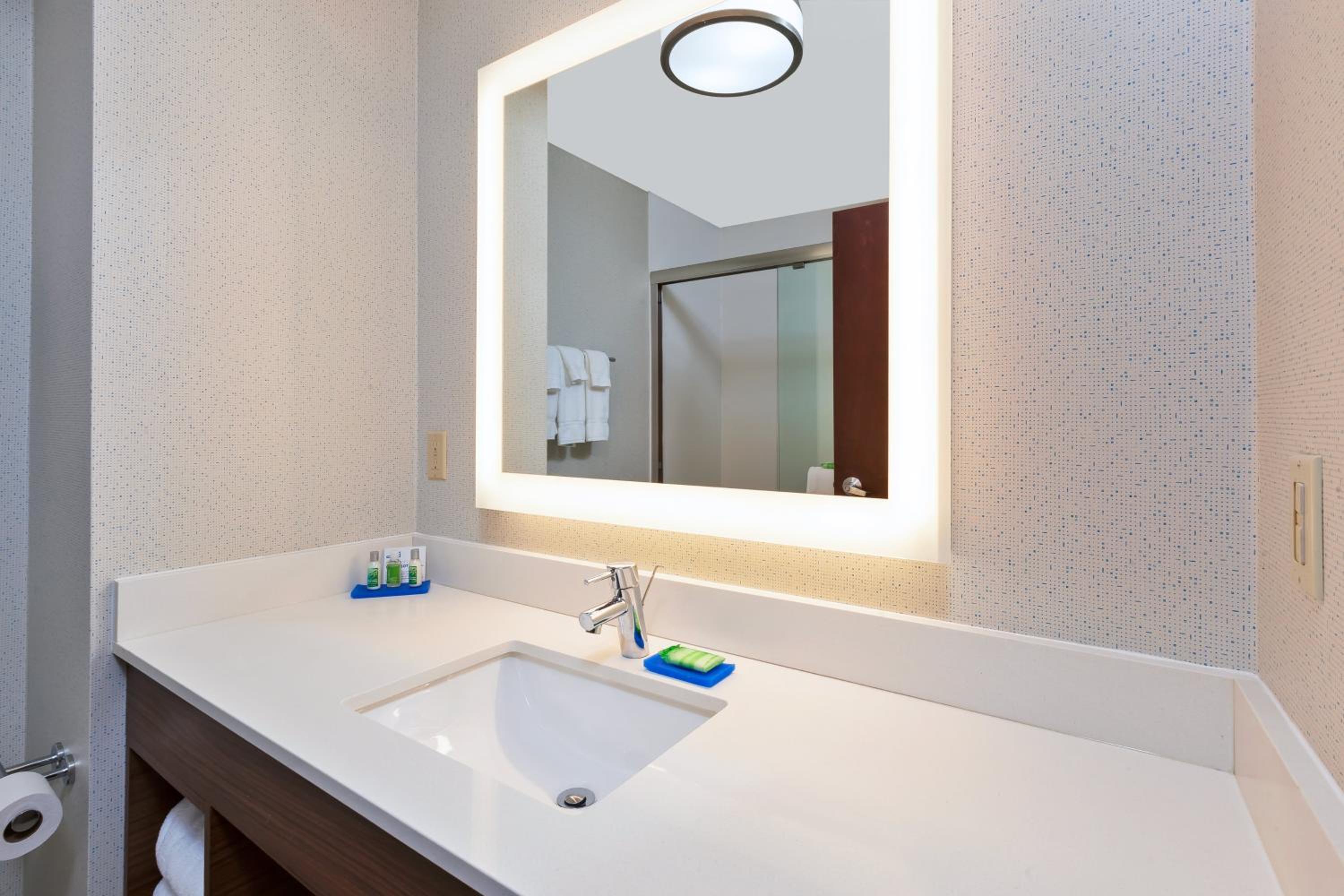 holiday inn express hotel and suites cleveland richfield by ihg