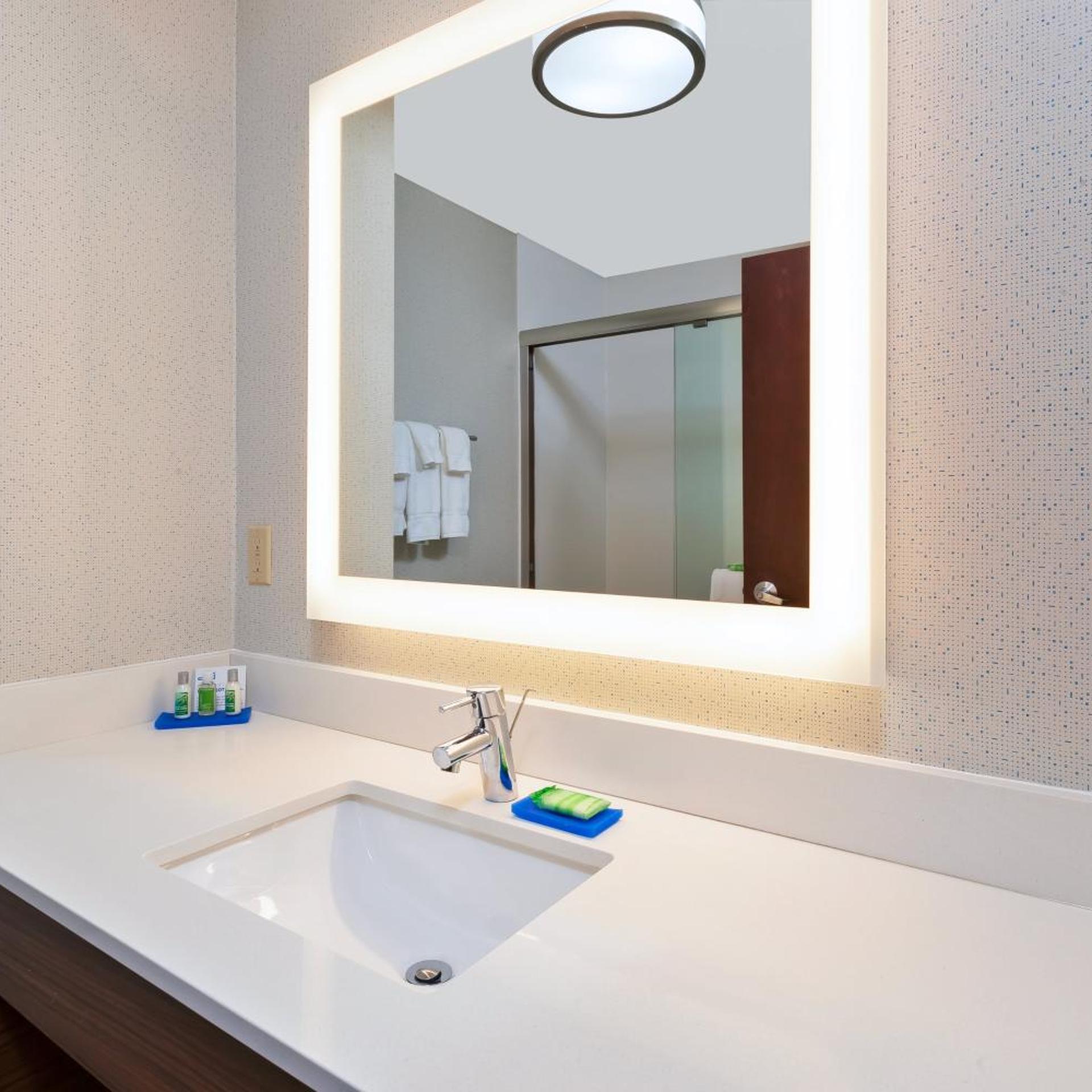 holiday inn express hotel and suites cleveland richfield by ihg