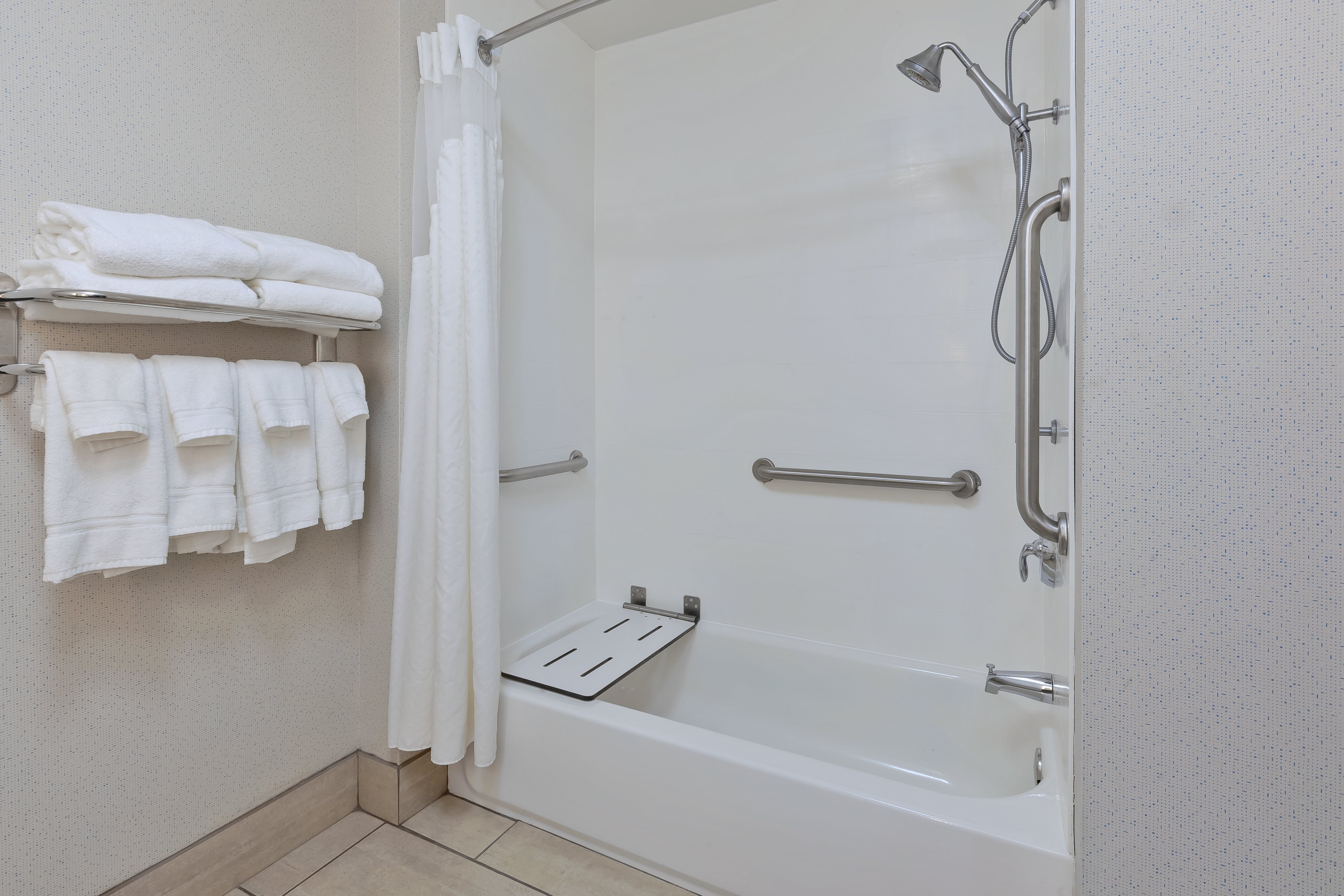 holiday inn express hotel and suites cleveland richfield by ihg