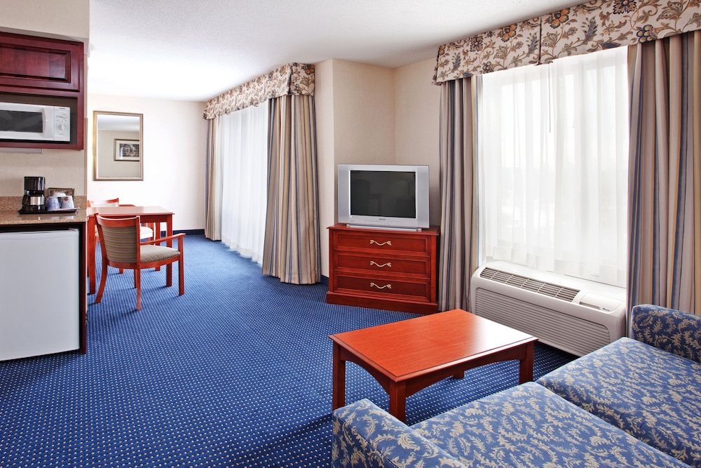 holiday inn express hotel and suites cleveland richfield by ihg