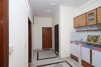 Hotel Hari Villa,,3 star