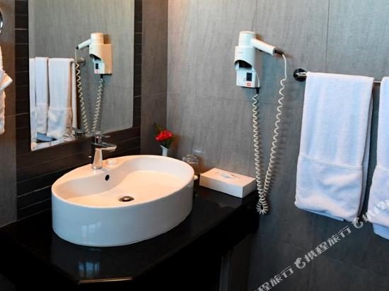 al olaya suites hotel