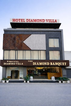 hotel diamond villa and banquet
