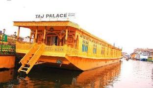 taj palace houseboat