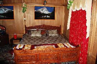 taj palace houseboat