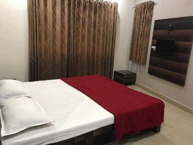 Mahalaxmi Deluxe Lodging, Near Kolhapur Train Station, Kolhapur ,3 star