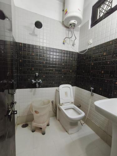 Hotel Gulmohar,,3 star