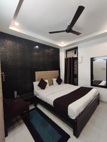 Hotel Gulmohar,,3 star