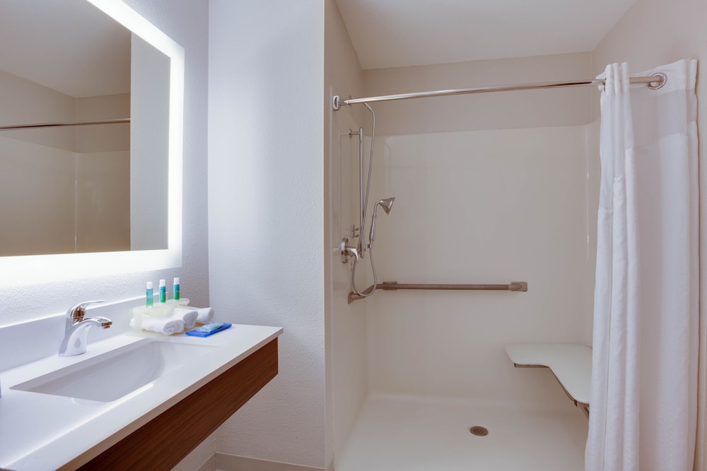 holiday inn express orlando international airport by ihg