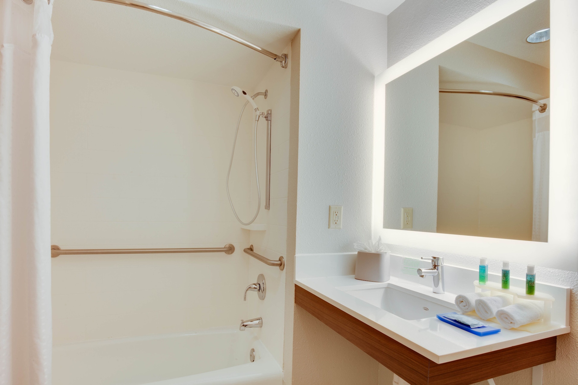 holiday inn express orlando international airport by ihg