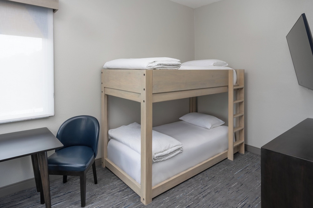 holiday inn express orlando international airport by ihg