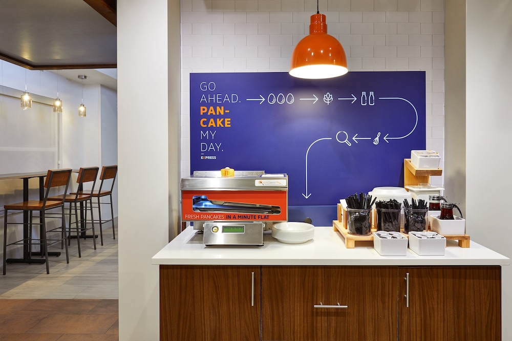 holiday inn express orlando international airport by ihg