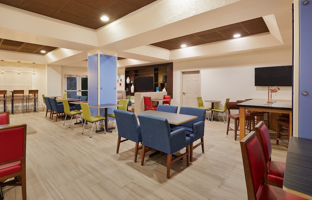 holiday inn express orlando international airport by ihg