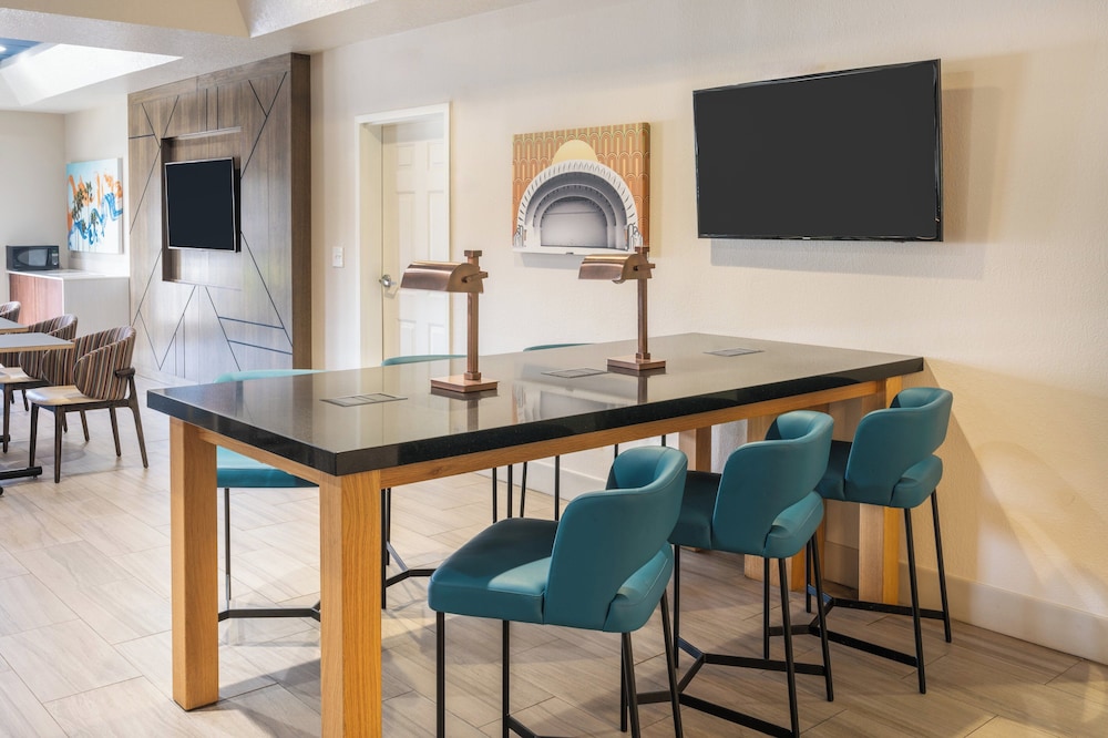 holiday inn express orlando international airport by ihg