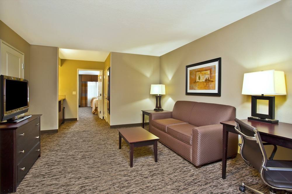 holiday inn and suites green bay stadium by ihg