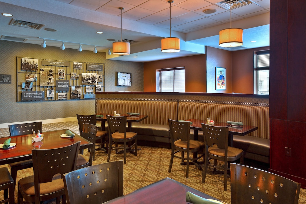 holiday inn and suites green bay stadium by ihg