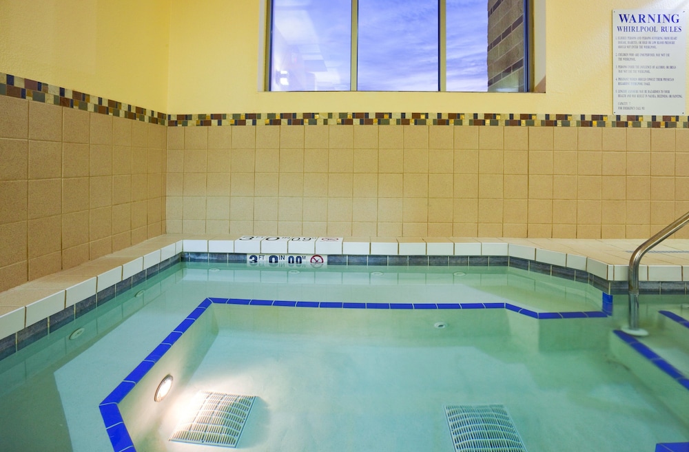 holiday inn and suites green bay stadium by ihg