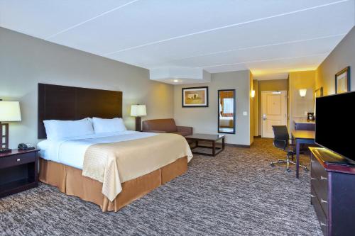 holiday inn and suites green bay stadium by ihg