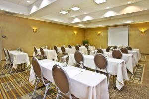 holiday inn and suites green bay stadium by ihg