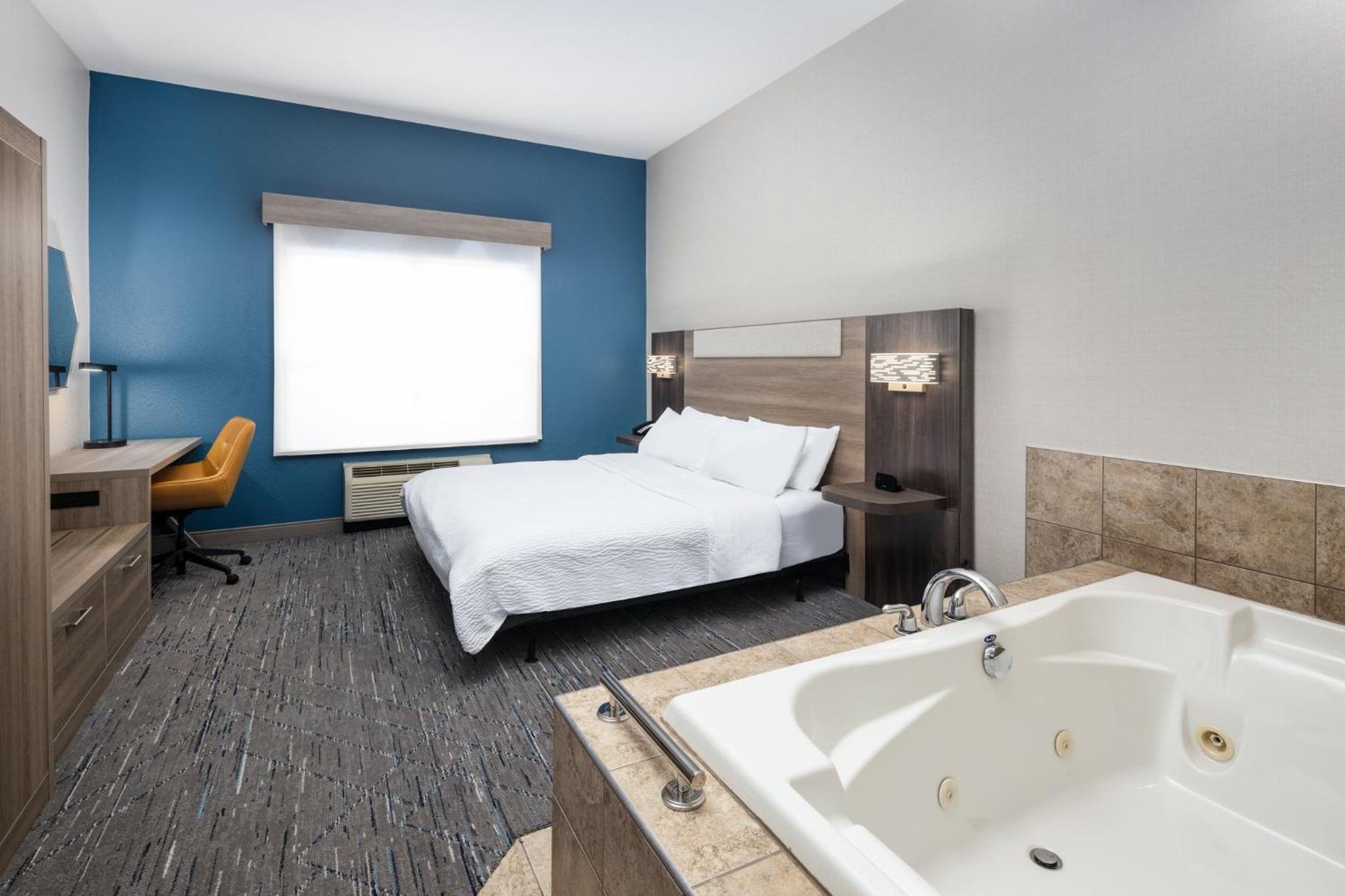 holiday inn express and suites green bay east by ihg