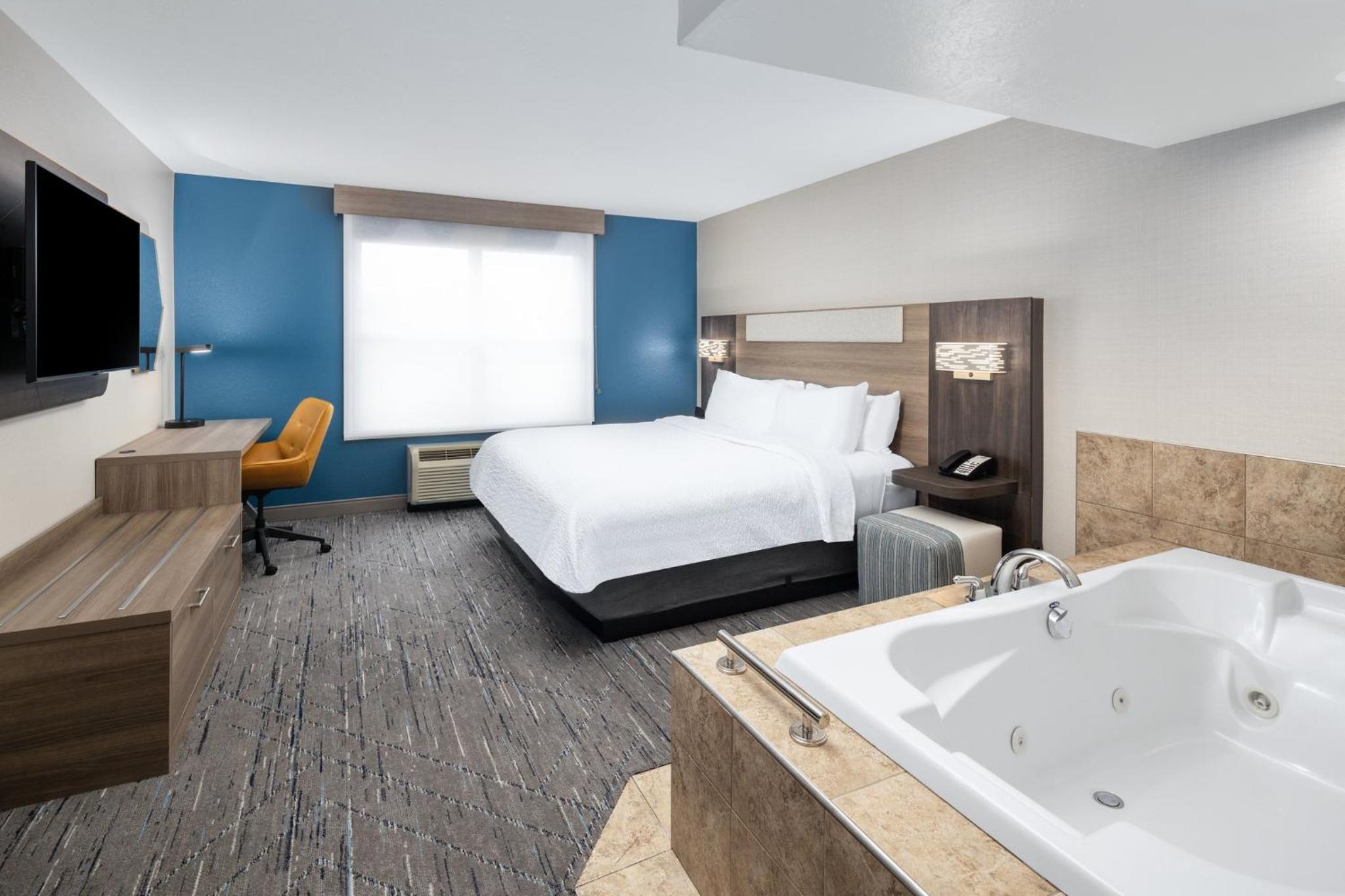 holiday inn express and suites green bay east by ihg