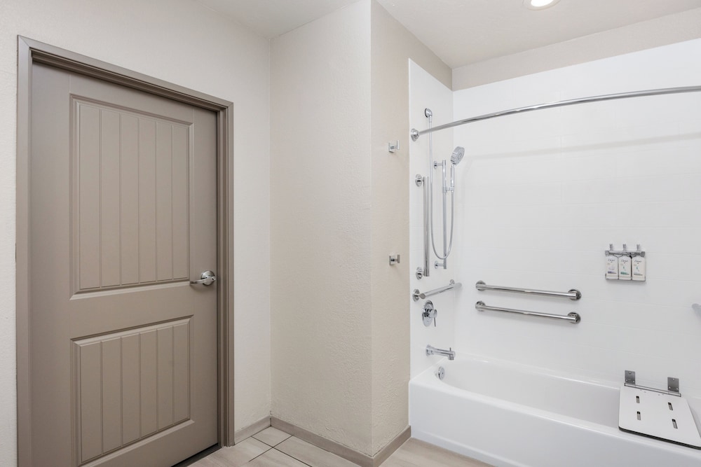 holiday inn express and suites green bay east by ihg