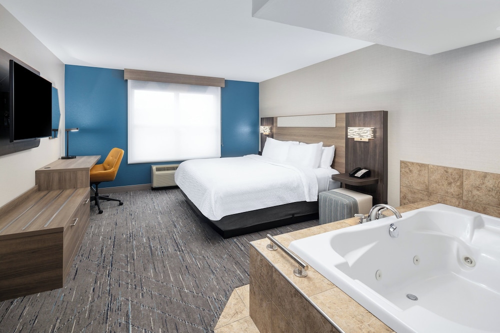 holiday inn express and suites green bay east by ihg