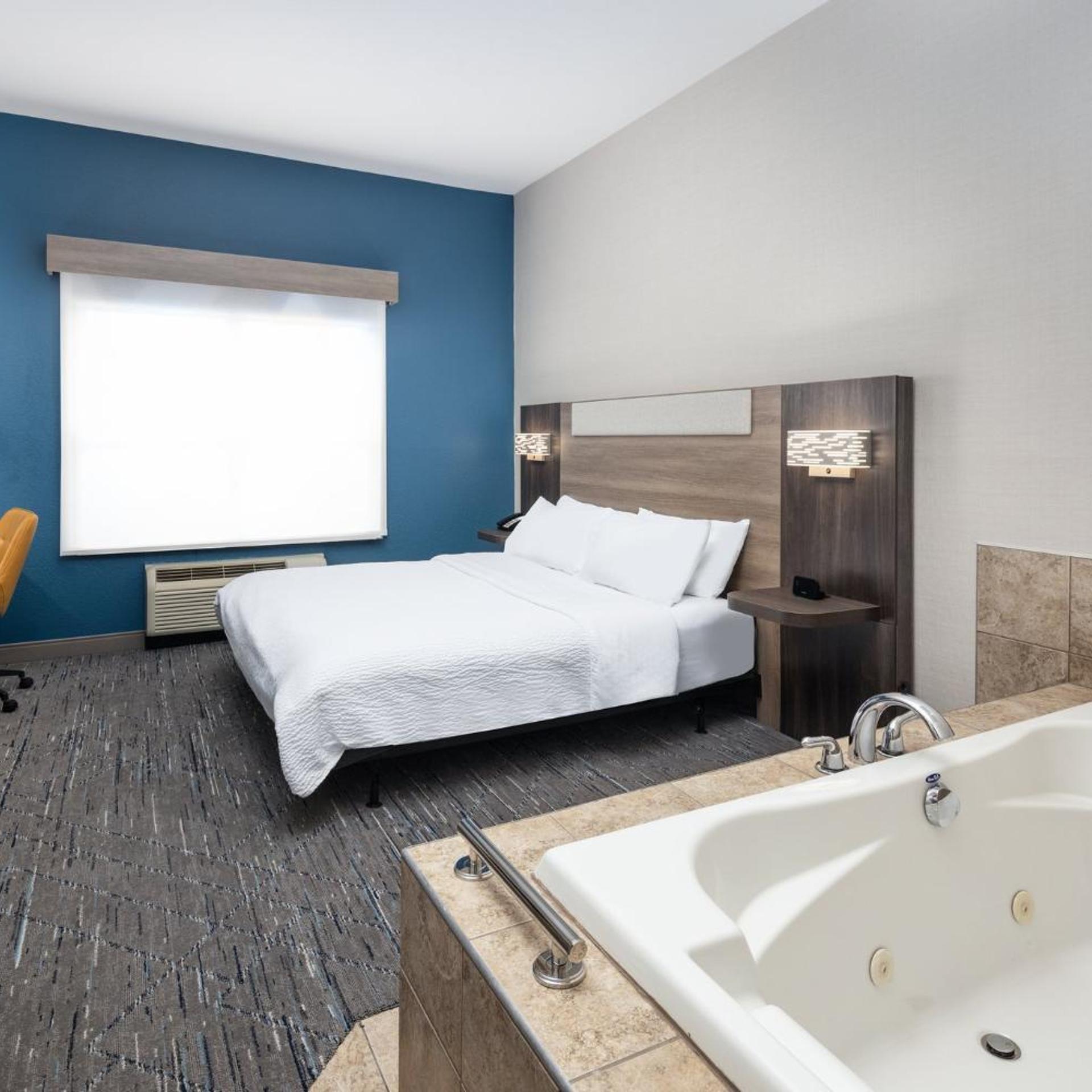 holiday inn express and suites green bay east by ihg
