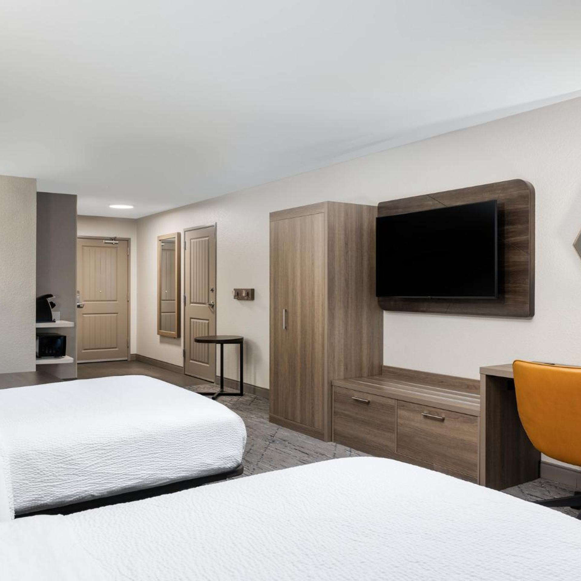 holiday inn express and suites green bay east by ihg