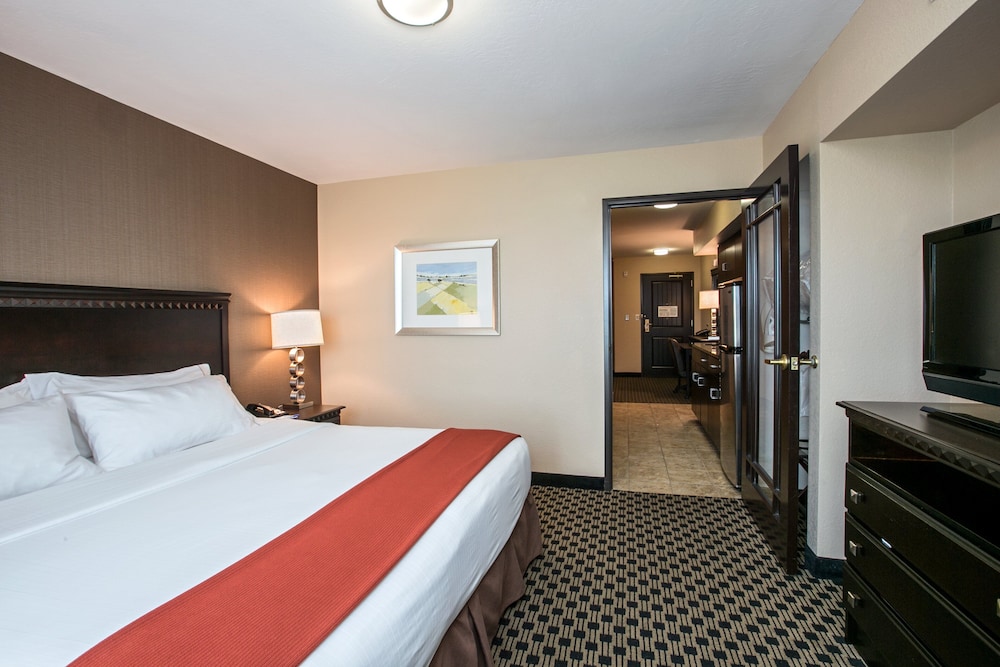 holiday inn express and suites green bay east by ihg