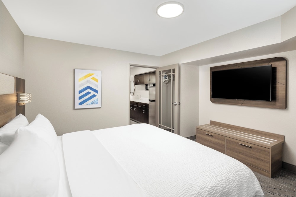 holiday inn express and suites green bay east by ihg