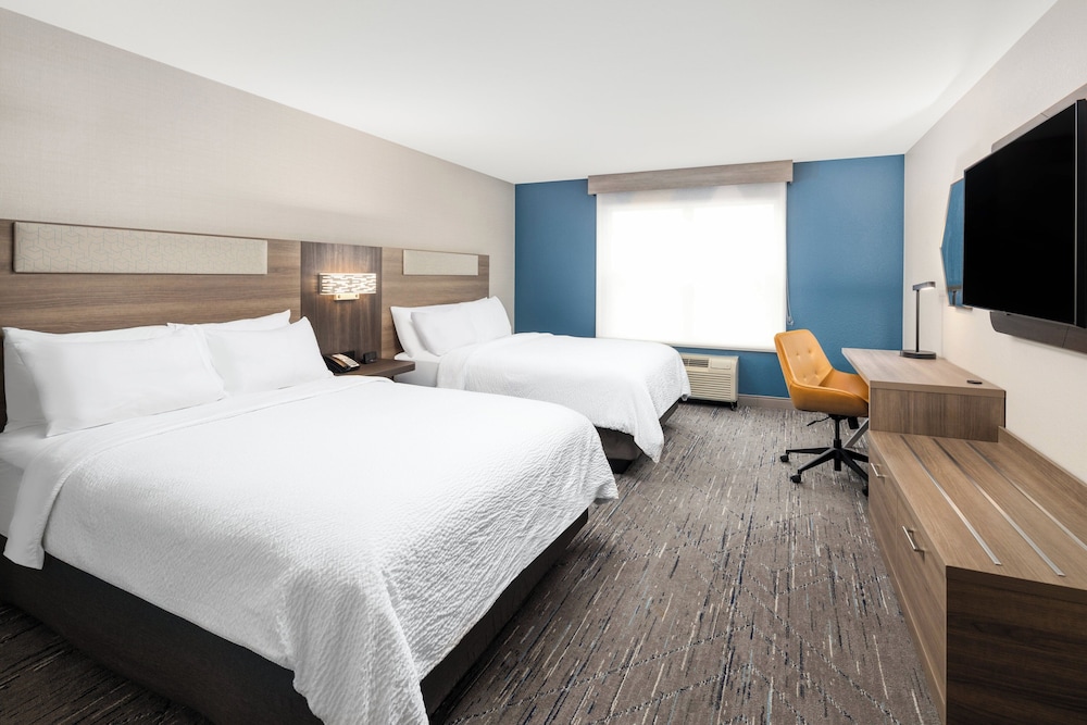 holiday inn express and suites green bay east by ihg