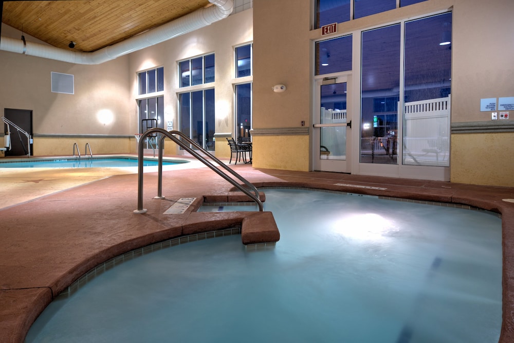 holiday inn express and suites green bay east by ihg