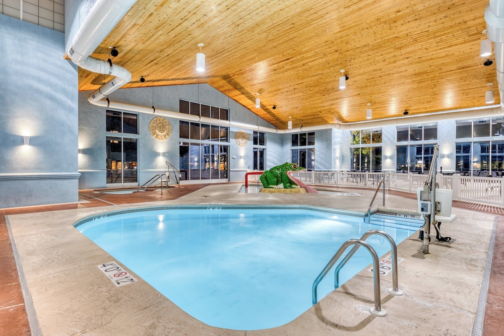 holiday inn express and suites green bay east by ihg