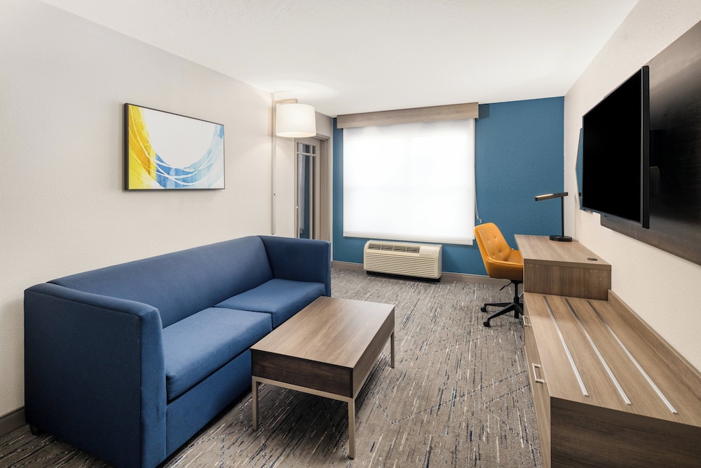 holiday inn express and suites green bay east by ihg