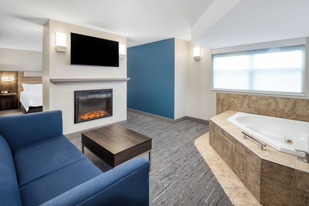 holiday inn express and suites green bay east by ihg