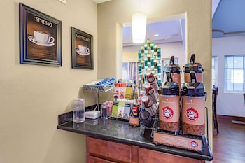 americinn by wyndham des moines airport