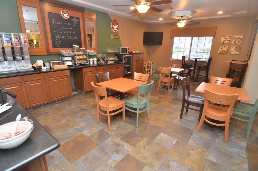 americinn by wyndham des moines airport