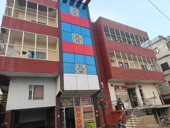 Ramkrishna Bhawan Hotel,,2 star