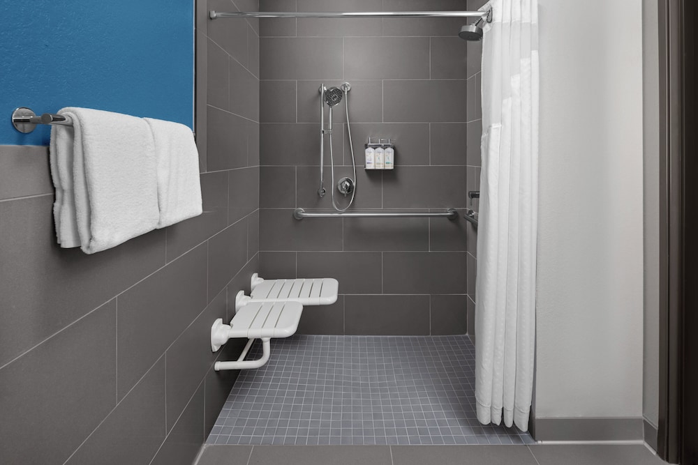 holiday inn express and suites midland loop 250 by ihg